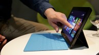 Boris Schneider-Johne zeigt das Surface Pro (Cebit 2013)