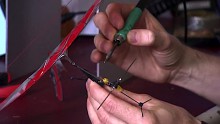 Miniaturgleiter mit Haltemechanismus