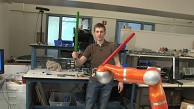 Jedibot - Roboter kämpft mit dem Schwert