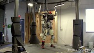 Roboter Petman macht Liegest&uuml;tze