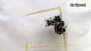 Roboter klettert und baut