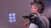 Tragbarer Projektor erzeugt Touchscreens