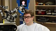 Roboter schneidet Haare