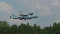 Boeing 747 nimmt Spaceshuttle huckepack