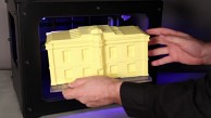 Bre Pettis erkl&auml;rt den Replicator 2