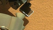 Curiosity r&uuml;ttelt Bodenprobe - Nasa