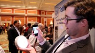Tethercell - Batterie-Adapter in Aktion (CES 2013)