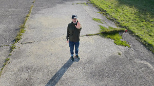 DJI Neo 2 - Golem probiert Bewegungssteuerung aus